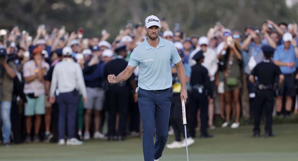Wyndham Clark tras embocar su último putt.