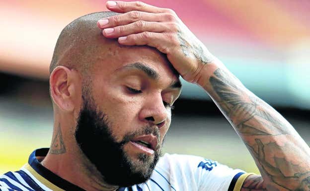Dani Alves en un partido con Pumas. AFP