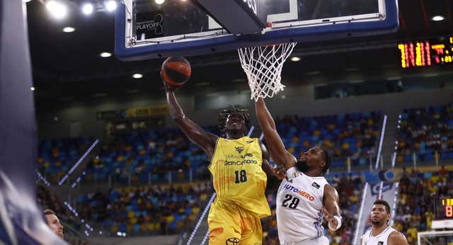 Baskonia se fija en Khalifa Diop ante la más que probable salida de Matt Costello