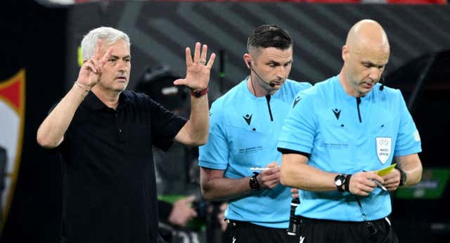 Cuatro partidos de sanción a José Mourinho por su comportamiento en la final de la Europa League