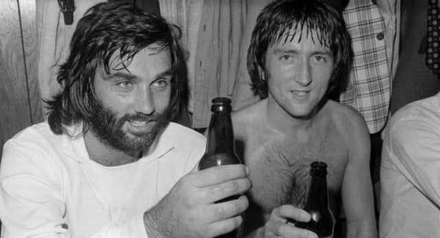 “Me he meado”: el tercer tiempo más salvaje de George Best junto al XV del Gallo