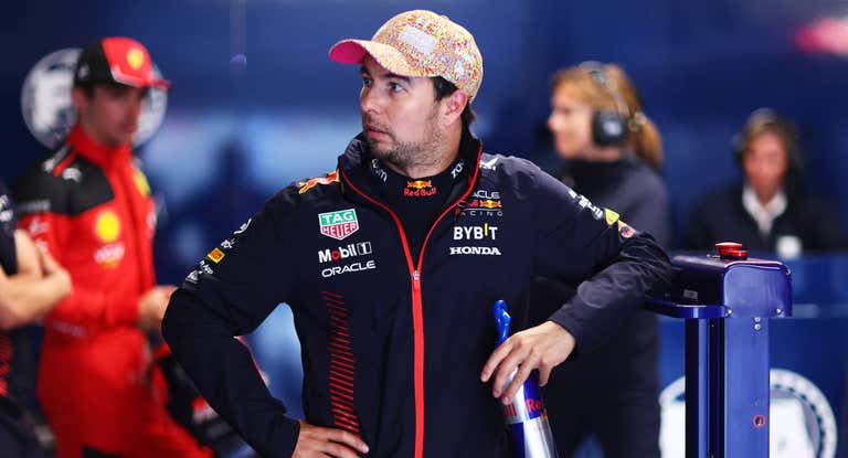 Checo Pérez, contrariado tras la clasificación del GP de Canadá.