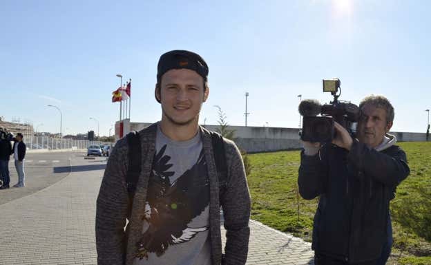 Zozulya, en la ciudad deportiva del Rayo Vallecano  EFE