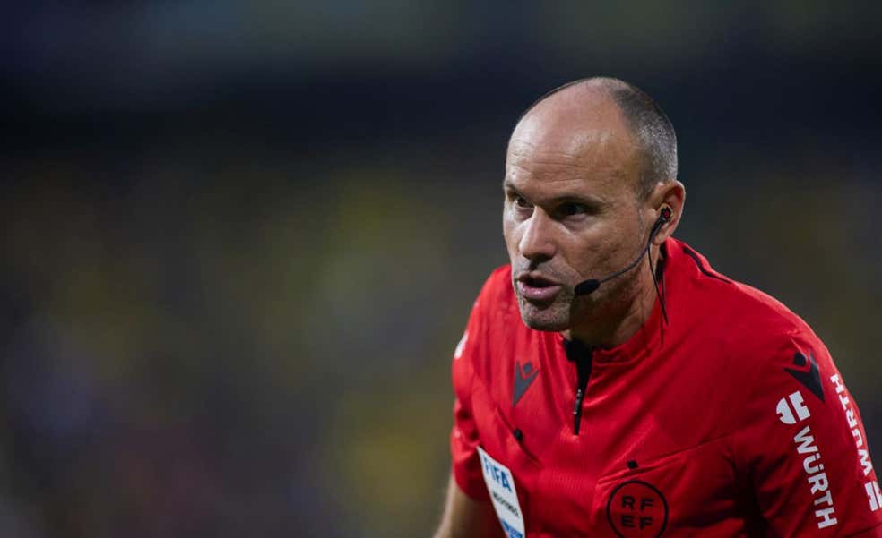 Arabia quiere fichar a Mateu Lahoz para seguir pitando... y también para dirigir su arbitraje