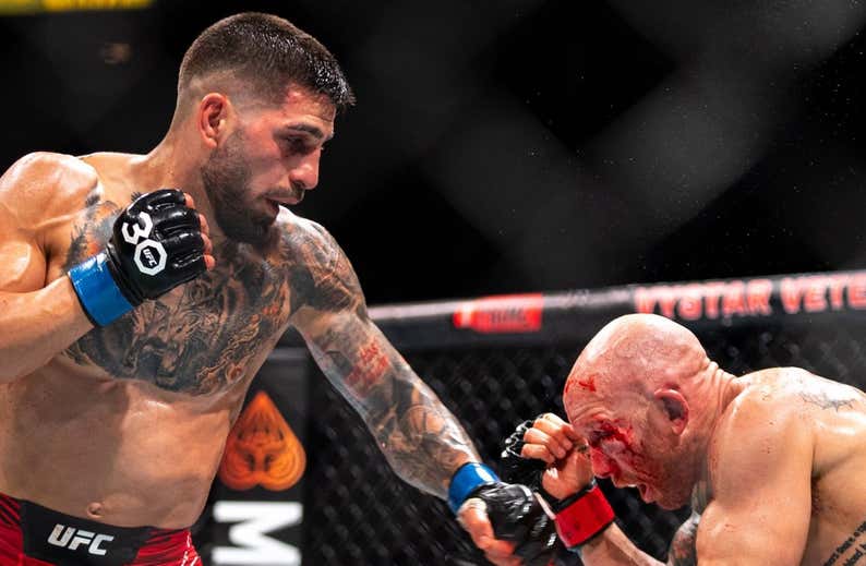 Ilia Topuria entra en el top5 del peso pluma de la UFC