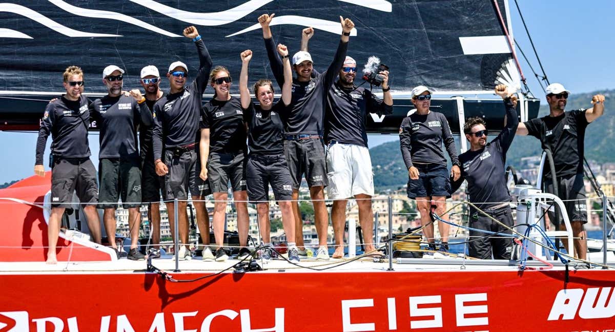 El Windwhisper celebra su triunfo. /THE OCEAN RACE