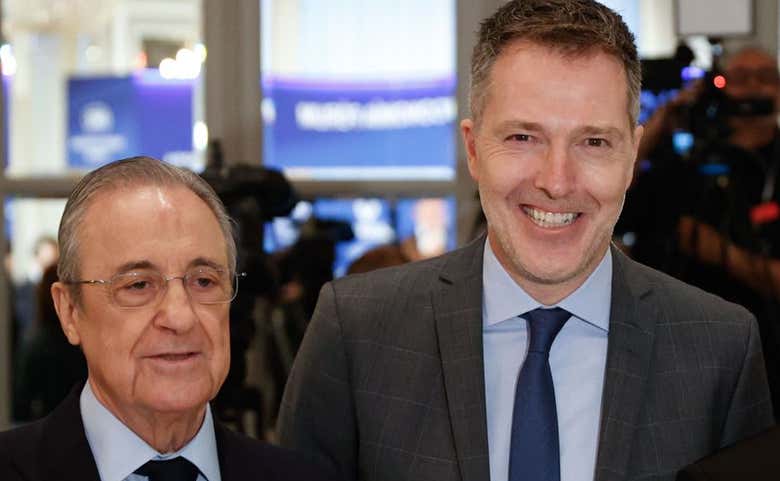 Bernd Reichart, CEO de A22 Sports, sociedad promotora de la Superliga, junto a Florentino Pérez.  EFE