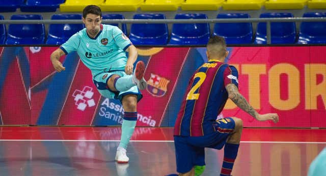 El Betis ‘pesca’ en el Levante y ficha a Roger Serrano
