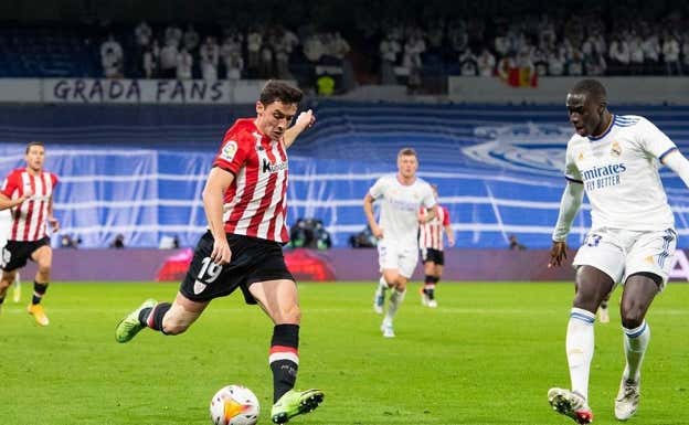 Zarraga durante un partido contra el Madrid.  @oierzarraga4
