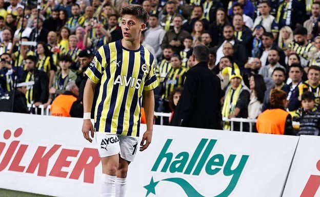 Arda Güler, en un partido con el Fener.  INSTAGRAM: @10ardaguler