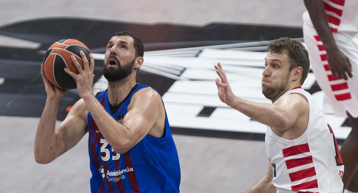 Nikola Mirotic y Sasha Vezenkov. /GETTY IMAGES