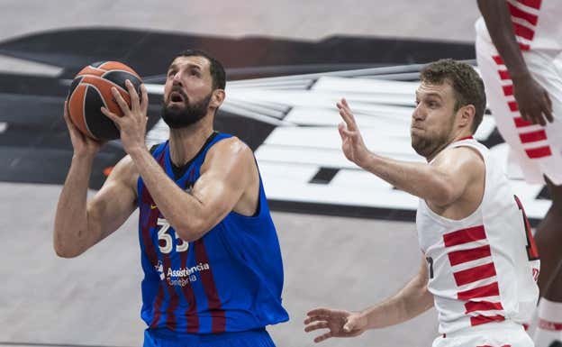 Nikola Mirotic y Sasha Vezenkov.  GETTY IMAGES