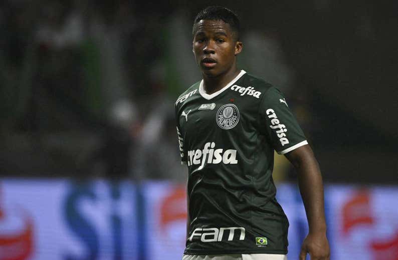 Vitor Roque vs Endrick: el 'Clásico' del futuro no decepciona