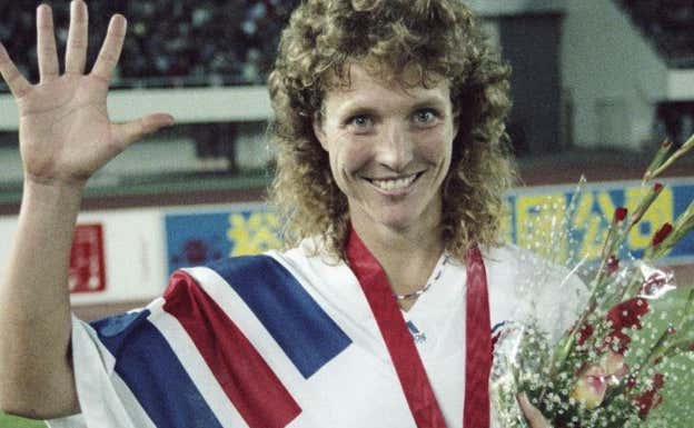 Michelle Akers, jugadora de Estados Unidos, celebra el triunfo de su selección en el Mundial femenino de 1991.  GETTY