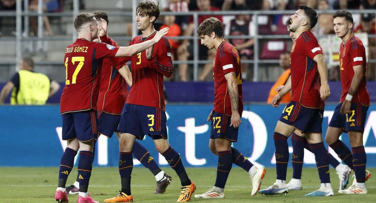 La Sub-21 celebra el gol en la prórroga ante Suiza.
