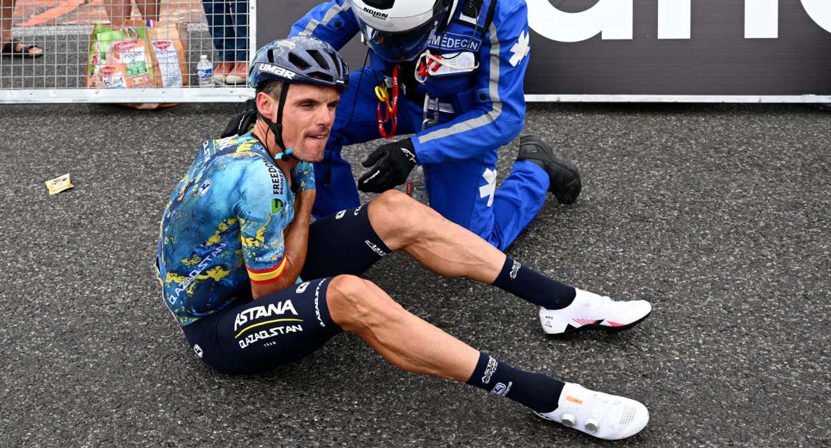 Luis León Sánchez tras la caída de este martes en Nogaro./REUTERS