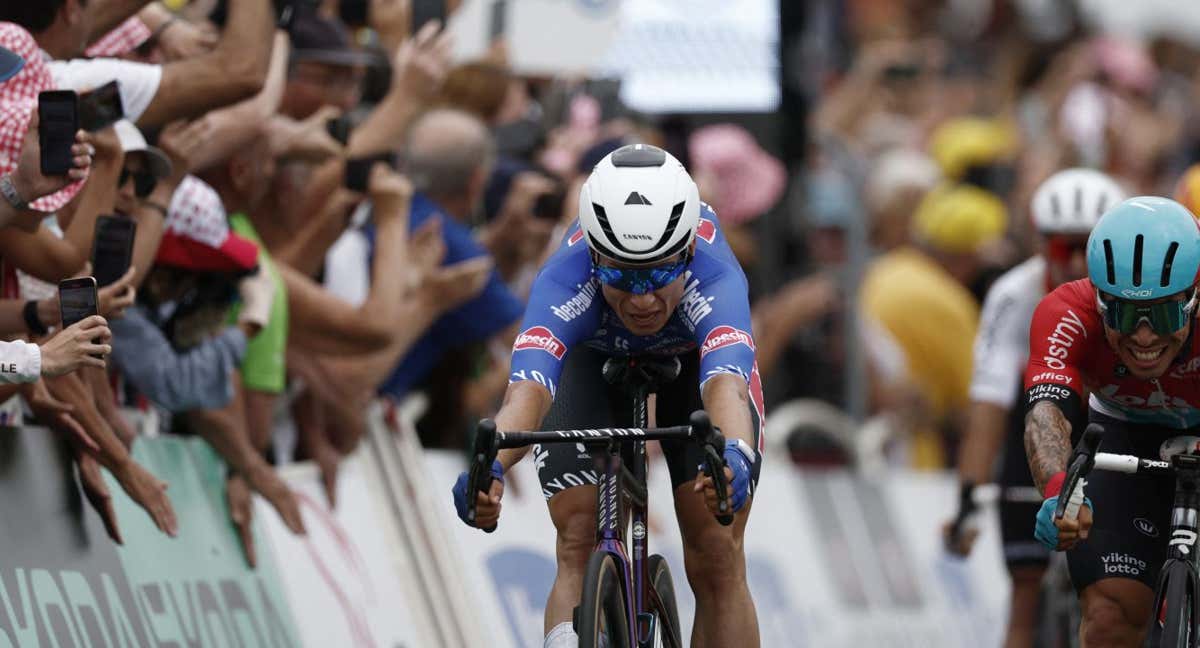 Philipsen empuja hasta la victoria en la cuarta etapa del Tour./GETTY