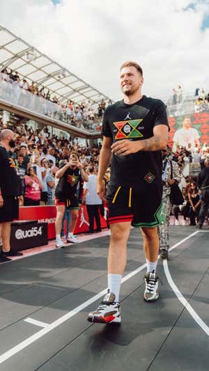 Luka Doncic durante el Quai 54 con la colección Jordan dedicada a la XX edición del torneo.  NIKE