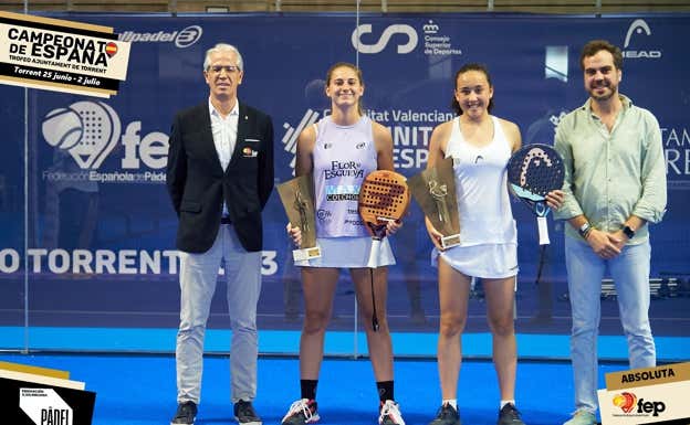 Andrea Ustero con el título de campeona de España. FEP