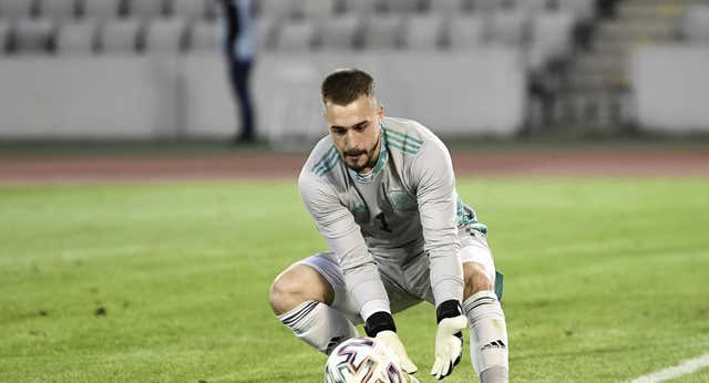 El subidón de Arnau Tenas: Se sale en el europeo, es libre… y Xavi le pide públicamente que se quede