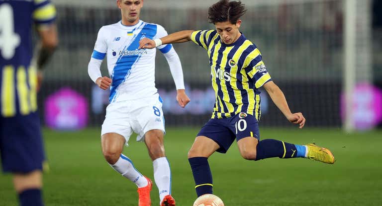 A pesar de su juventud, Arda Güler ya porta el 10 en el Fenerbahçe.
