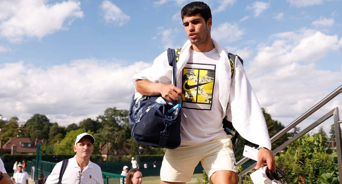 Carlos Alcaraz después de un entrenamiento en Wimbledon./Reuters