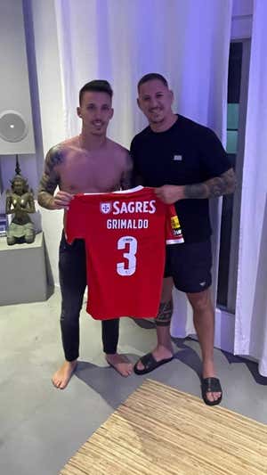 Gari Maniega, con Álex Grimaldo.  CEDIDA