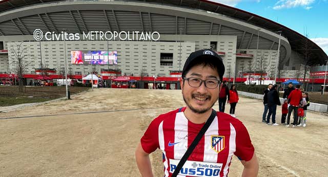Tas, el aficionado japonés, respira: la afición de Osasuna no le está ‘matando’ como la del Atlético