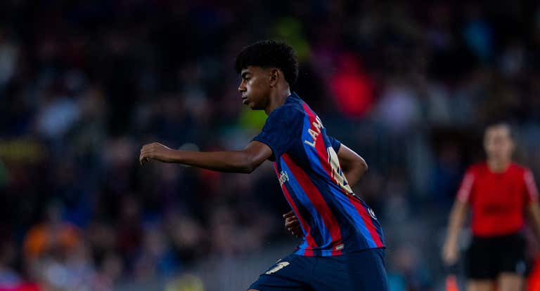 Lamine Yamal en su debut con el FC Barcelona.
