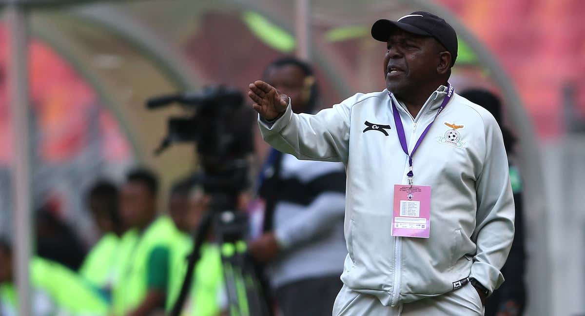Bruce Mwape, seleccionador nacional de Zambia.