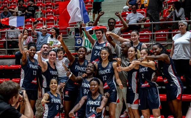 Francia celebra el pase a la final en el Europeo Sub-18.  FIBA