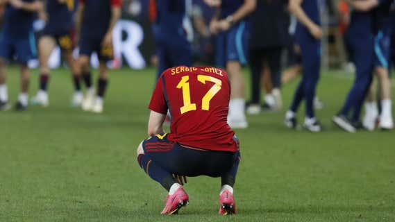 Sergio Gómez, abatido, al acabar la final contra Inglaterra. /EFE