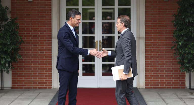 Pedro Sánchez y Alberto Núñez Feijóo en un encuentro en el Palacio de La Moncloa.