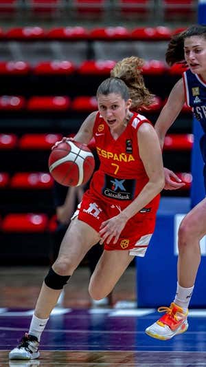 Laia Conesa, la mejor de la lucha por el bronce.  FIBA
