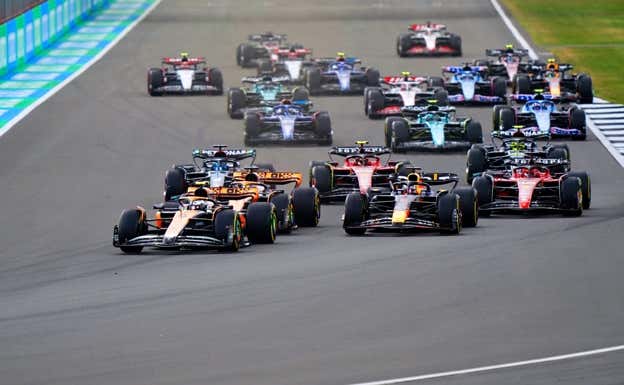 Lando Norris lidera el GP de Gran Bretaña por delante de Max Verstappen y Oscar Piastri.  EP
