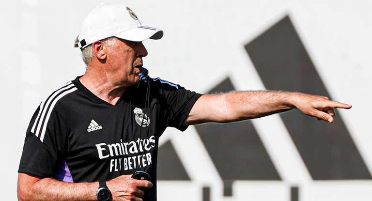 Carlo Ancelotti durante un entrenamiento del Real Madrid.
