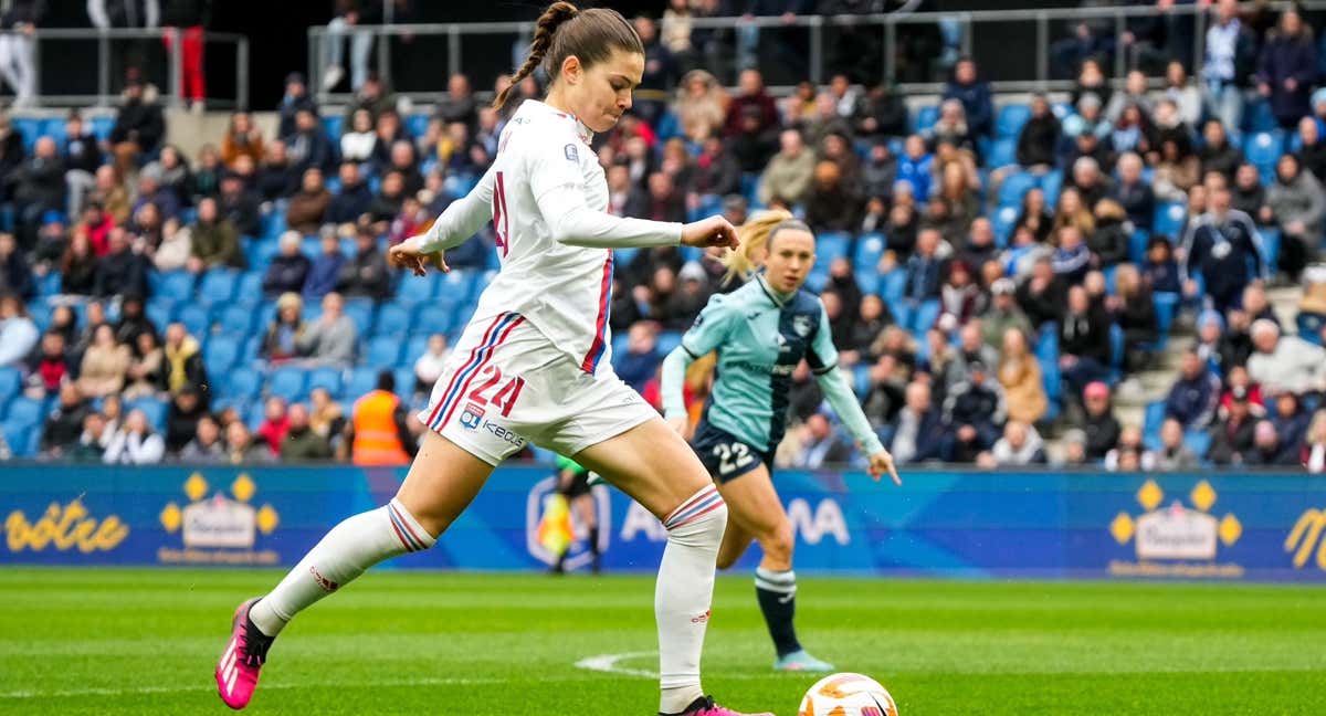 Signe Bruun durante un partido con el Lyon.