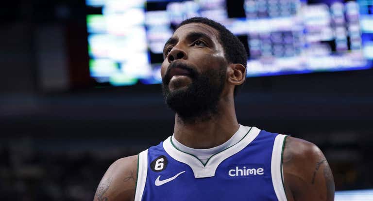 Kyrie Irving durante su último partido con los Dallas Mavericks.