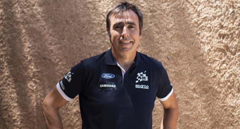 Nani Roma, con los colores de Ford tras su presentación como piloto oficial para el Rally Dakar 2024.