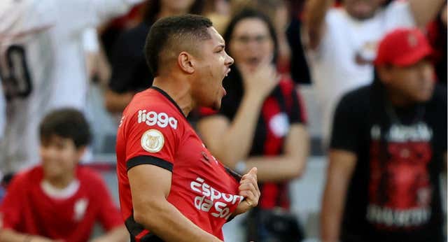 Quién es Vitor Roque: cómo y dónde juega el nuevo fichaje del FC Barcelona y sus estadísticas en Brasil