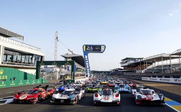 Foto de familia previa a las 24h de Le Mans 2023.  ACO