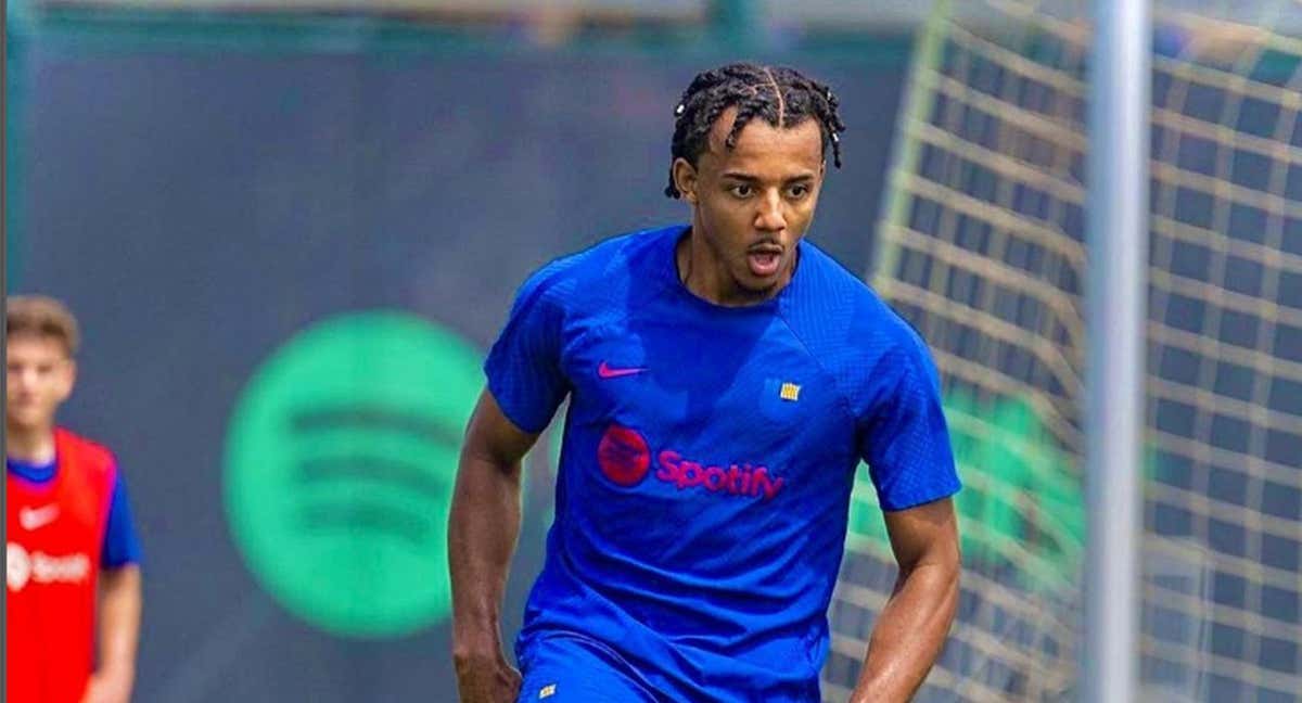 Jules Koundé, en un entrenamiento del FC Barcelona en la temporada 2022-23.