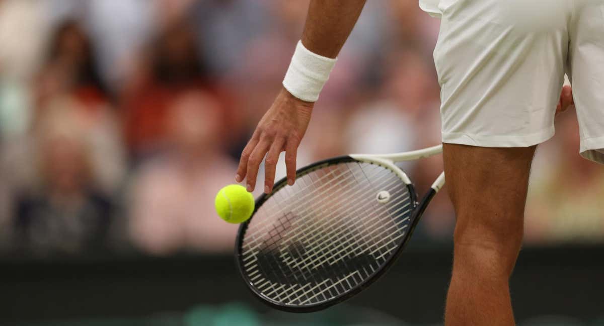 Detalle de una raqueta de tenis.
