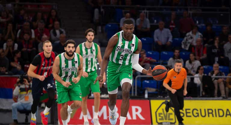 Yannick Nzosas, la pasada temporada en un partido como jugador del Real Betis.