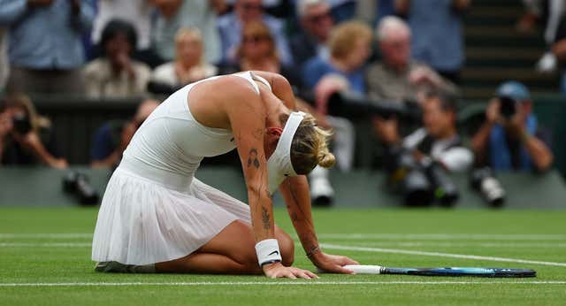 ¿Quién es Vondrousova? Tatuajes de autoayuda, ropa de outlet y el gato ‘Frankie’