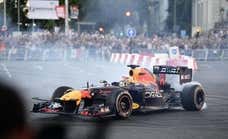 Trompos, afición enloquecida y algún 'problema' en el show de Checo Pérez por las calles de Madrid