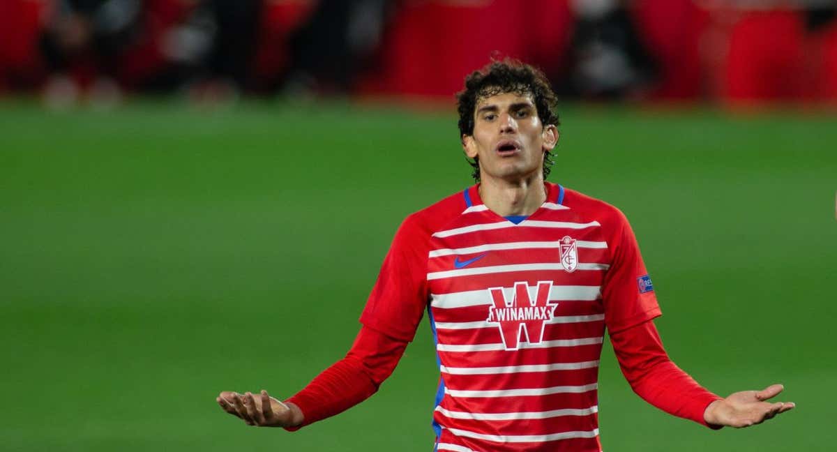 Vallejo, en un partido con el Granada.