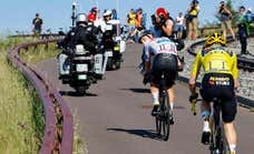 Sanción para las motos que frustraron el hachazo de Pogacar a Vingegaard