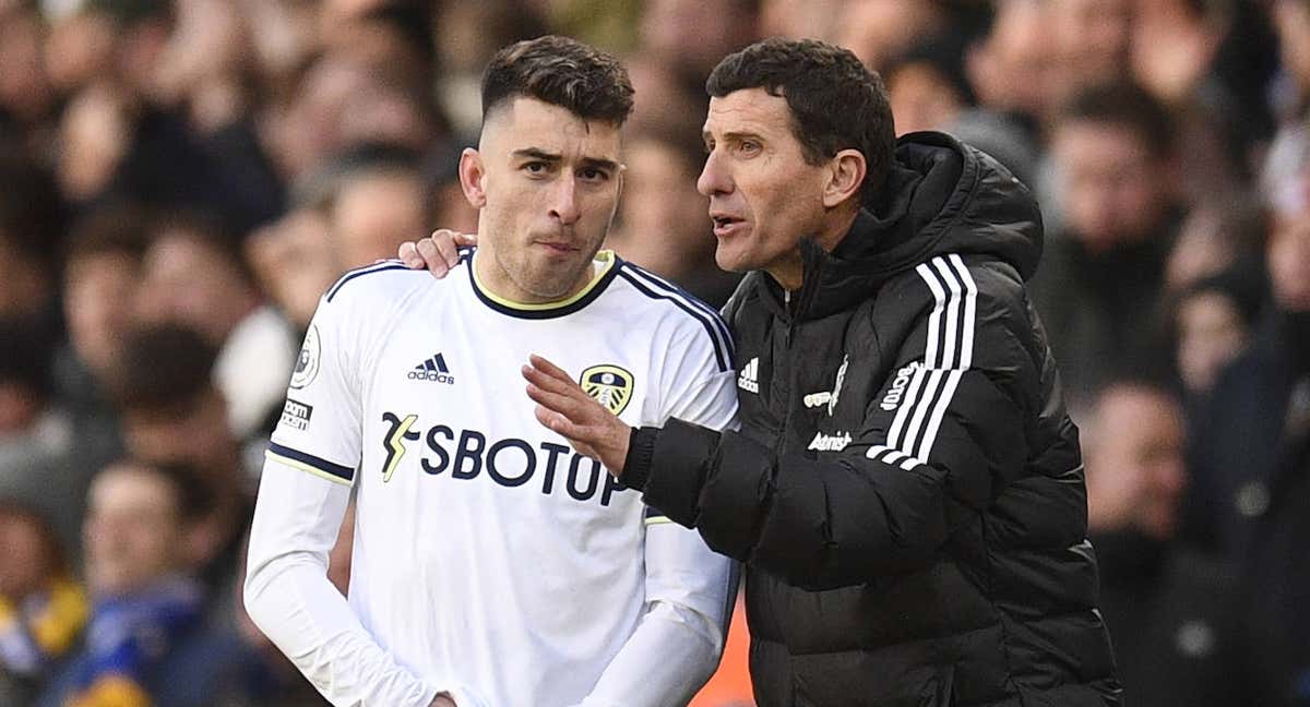 Marc Roca junto a Javi Gracia en un partido del Leeds.