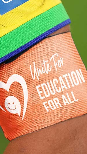 "Unidos por la educación para todos". FIFA